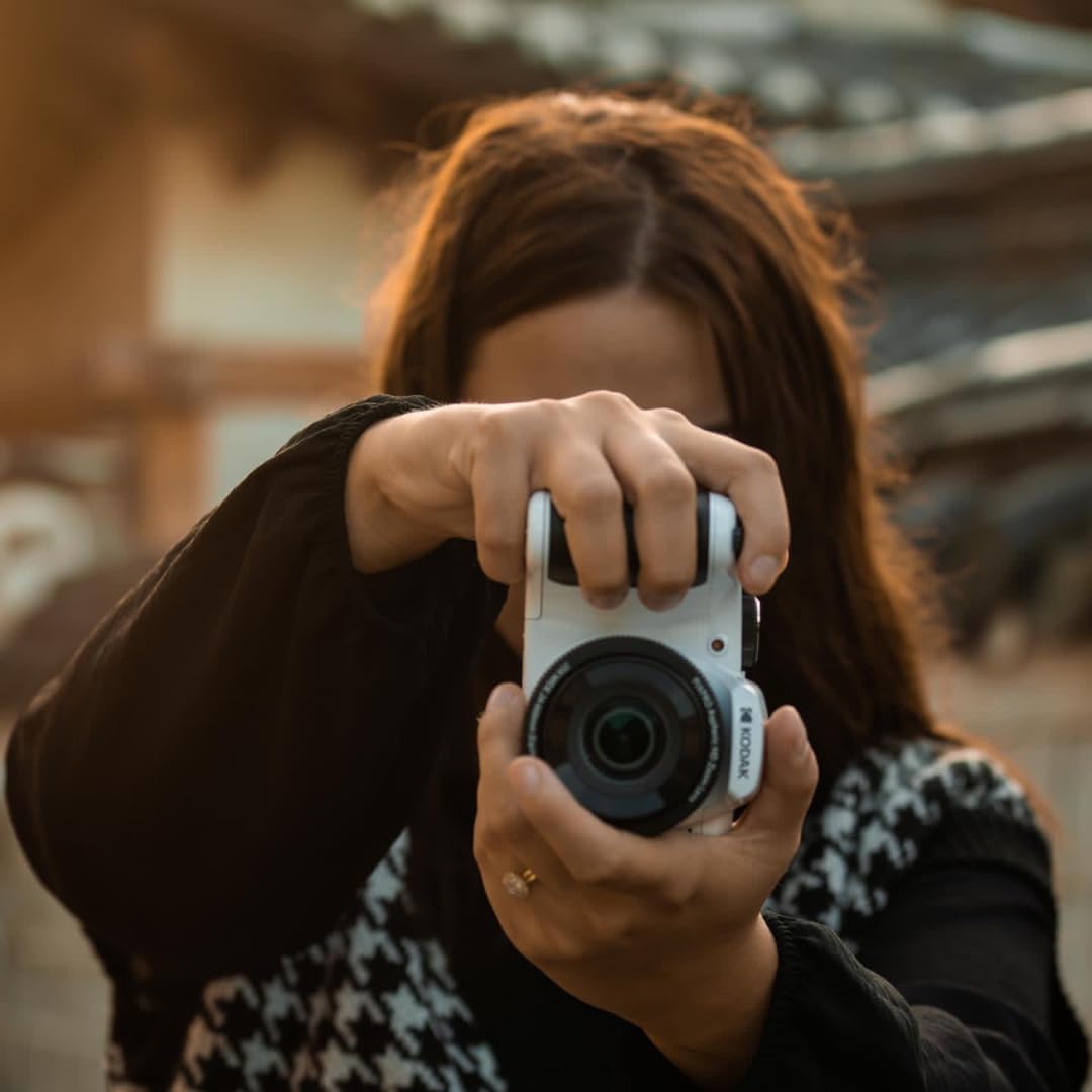 KODAK Pixpro Astro Zoom AZ255 - 16 MP Digital Bridge , 25X Optical Zoom, 1080p HD Video, 24mm Wide Angle, Optical Image Stabilizer, 3-Inch LCD Screen, AA Battery