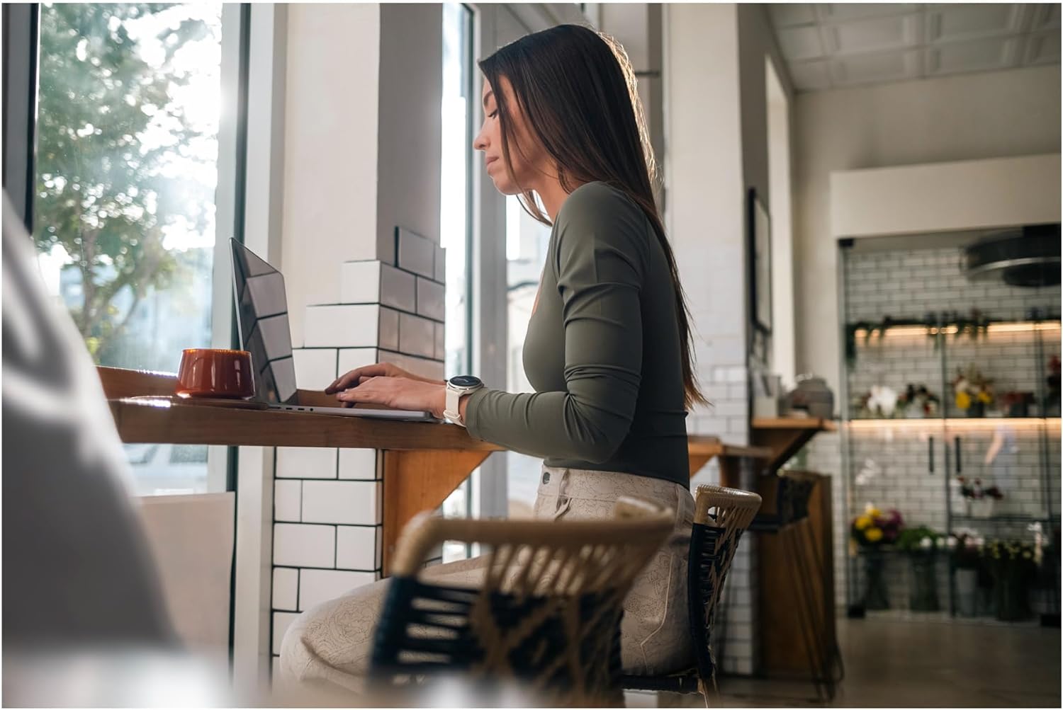 Garmin vívoactive 6 GPS 42mm Smartwatch, AMOLED Touchscreen, All-day Health Monitoring, Personalised Fitness Features, Advanced Sleep Coaching, Music, up to 11 days battery life,